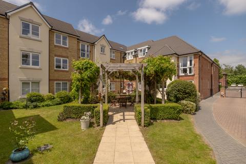 2 bedroom flat for sale - Kingston Avenue, Leatherhead, KT22