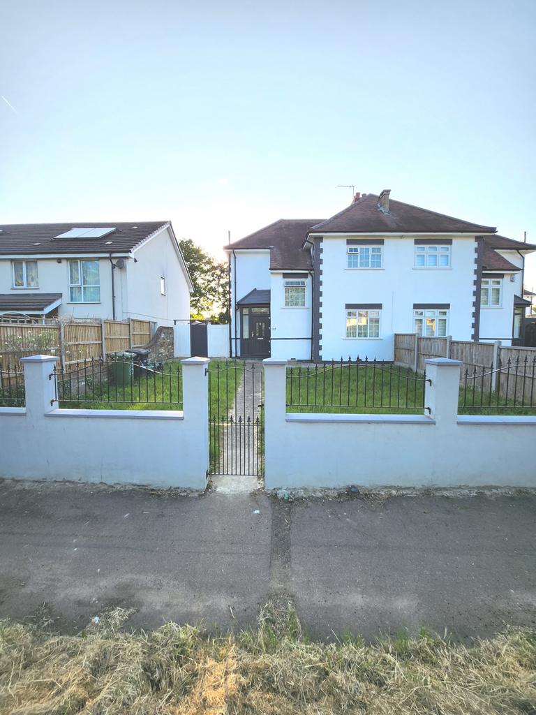 Three Bedroom House to Let in Cheshunt
