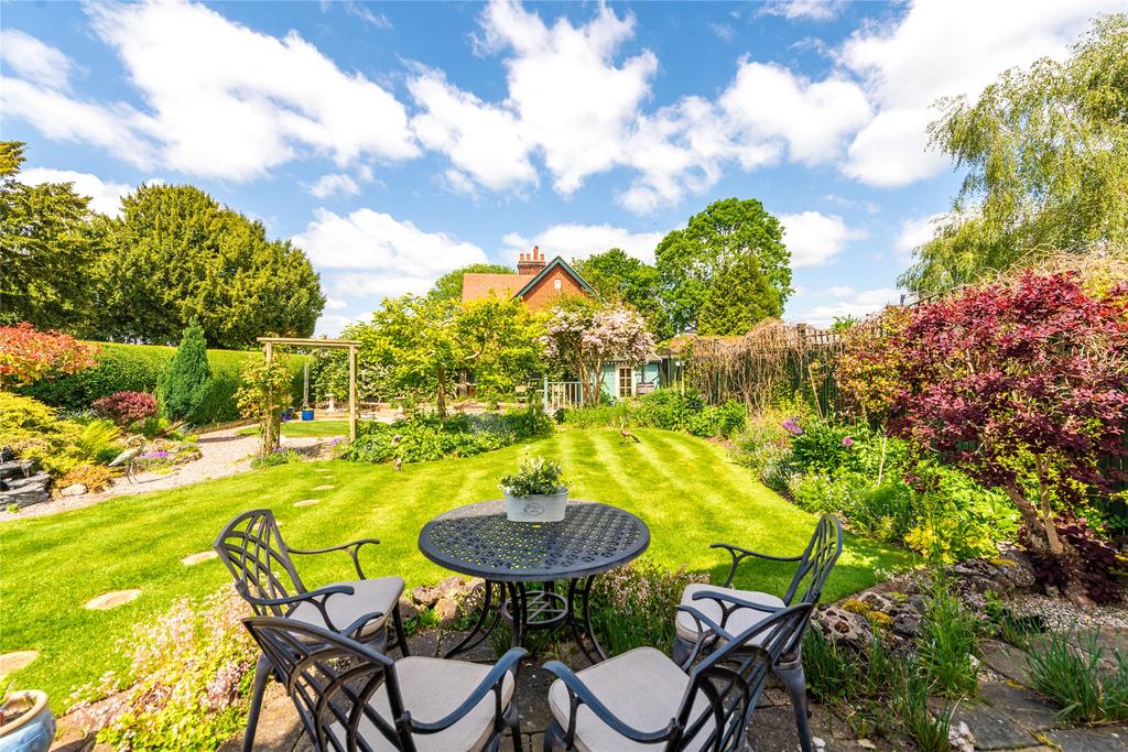 Church Road, Willington, Bedfordshire, MK44 4 bed detached house for