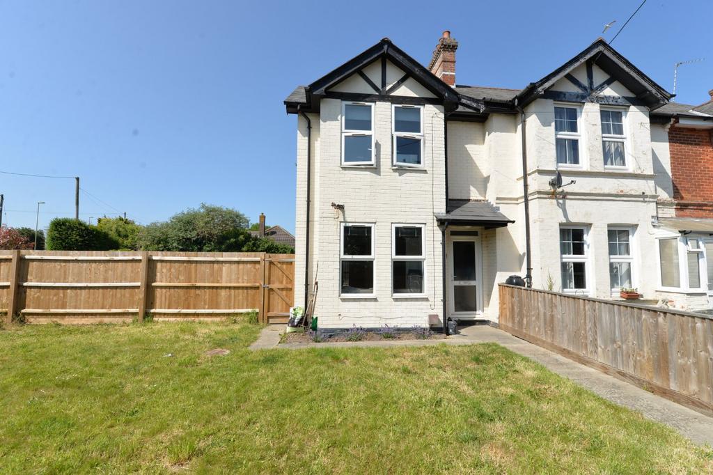 Gore Road, New Milton, Hampshire, BH25 2 bed semidetached house for