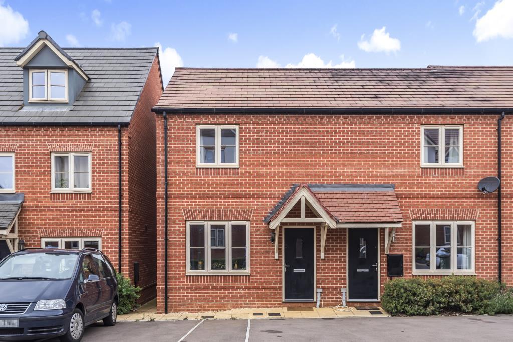 Banbury, Oxfordshire, OX16 2 bed end of terrace house for sale £260,000