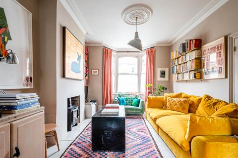 2 Ashenden Road, London, E5 0DP