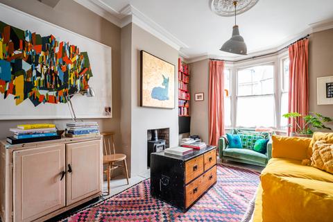 2 Ashenden Road, London, E5 0DP