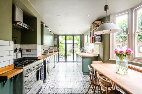 2 Ashenden Road, London, E5 0DP