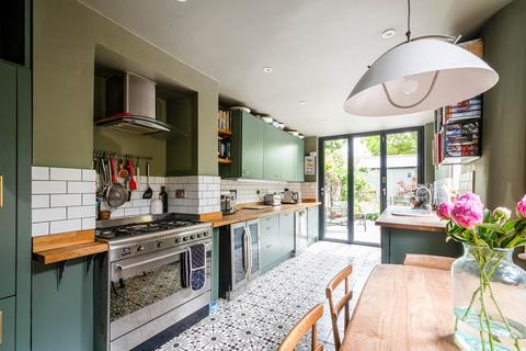 2 Ashenden Road, London, E5 0DP