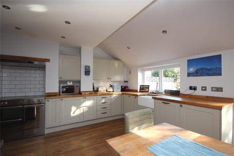 4 bedroom semi-detached house for sale - College Road, Ringwood, Hampshire, BH24
