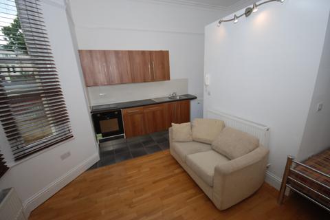 Studio to rent, Church Hill, Leamington Spa