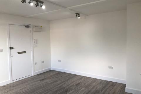 Studio to rent, Aylsham Drive, Ickenham, UB10