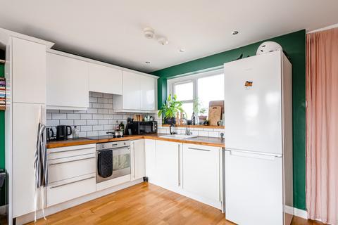 69 Broke Walk, London, E8 4SH
