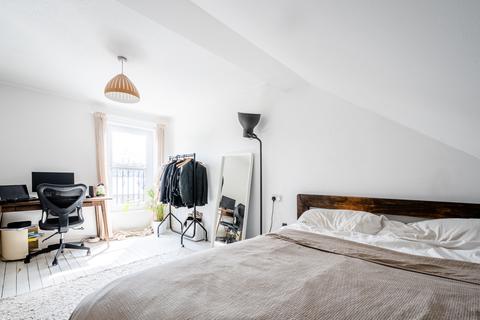 69 Broke Walk, London, E8 4SH