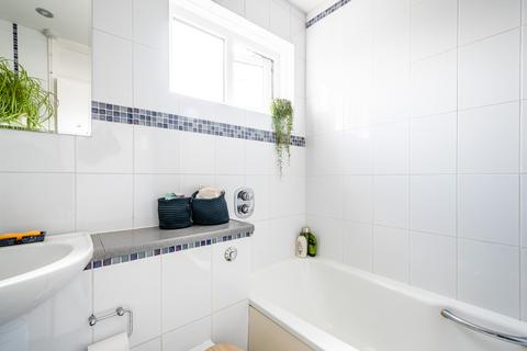 69 Broke Walk, London, E8 4SH