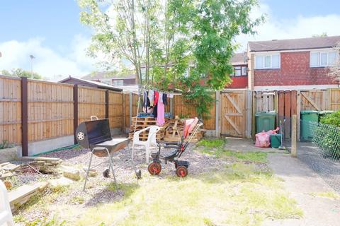 3 bedroom terraced house for sale, Hereford Walk, Basildon, Essex