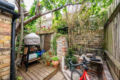 3 Trinity Grove, London, SE10 8TE
