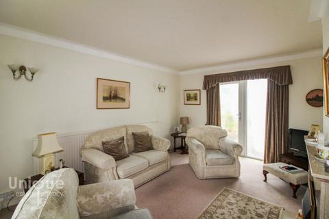 4 bedroom bungalow for sale - Scarborough Road, St. Annes, Lytham St. Annes, Lancashire, FY8 3ES