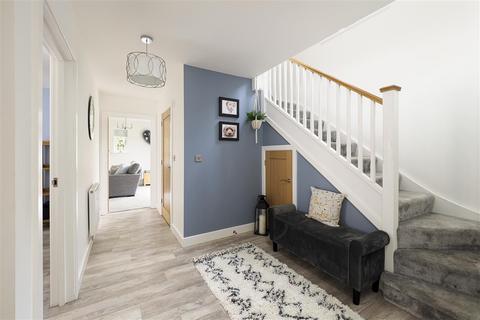 4 Downs View Way, Chartham, Canterbury, CT4 7EQ