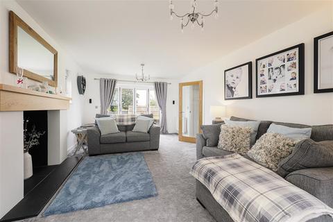 4 Downs View Way, Chartham, Canterbury, CT4 7EQ