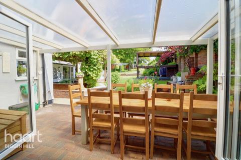 81 Leaves Green Road, Keston, BR2 6DG