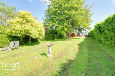 81 Leaves Green Road, Keston, BR2 6DG