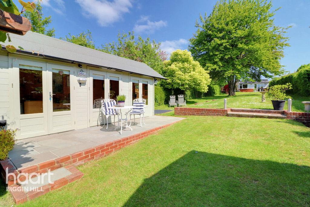 Leaves Green Road, Keston 3 bed detached bungalow for sale £775,000