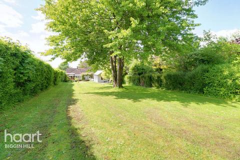 81 Leaves Green Road, Keston, BR2 6DG