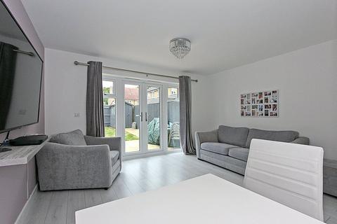 2 bedroom end of terrace house for sale - Eveas Drive, Sittingbourne, ME10