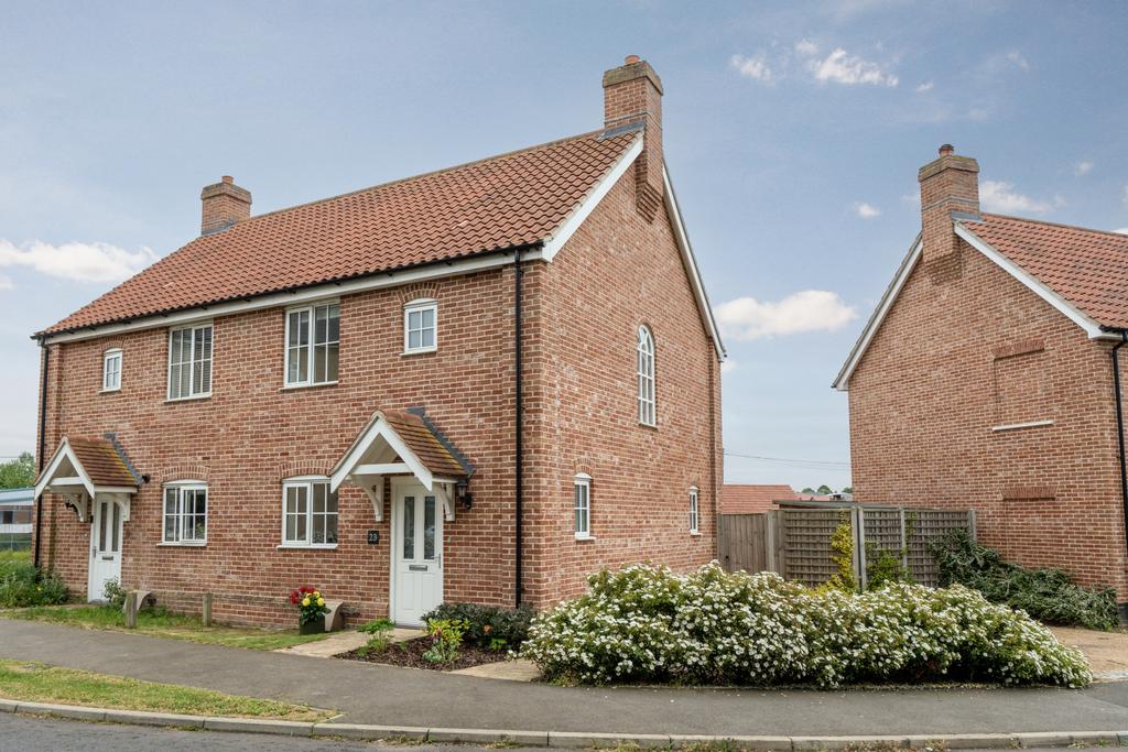 Bibby's Way, Framlingham, IP13 9FD 3 bed semidetached house for sale