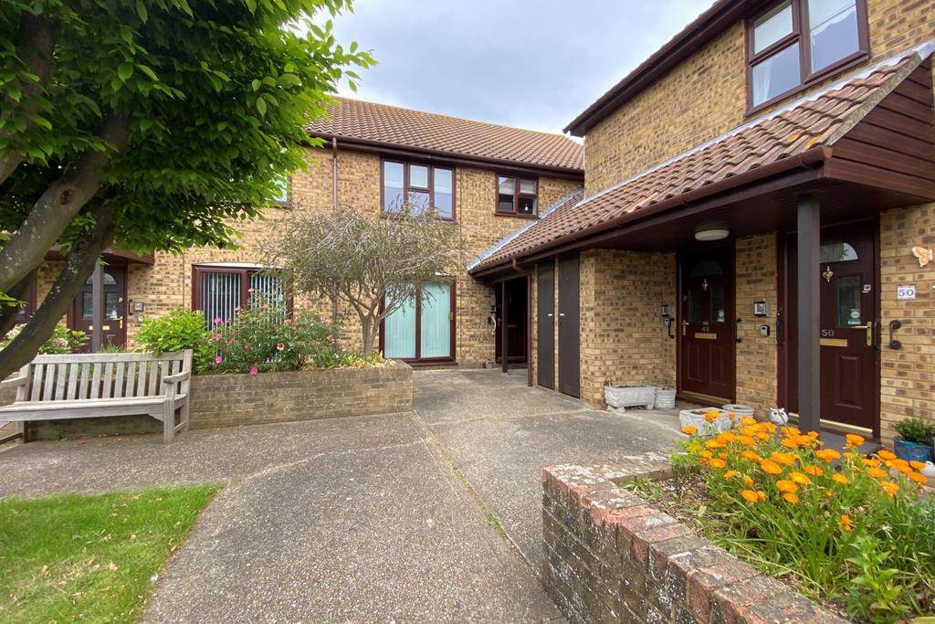 Bridgeside, Deal, CT14 2 bed flat for sale £220,000