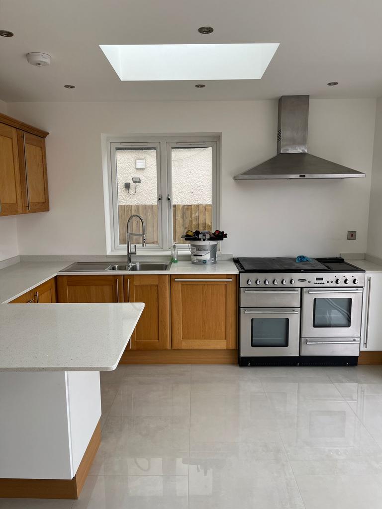 Crane Way, Twickenham TW2 5 bed semidetached house to rent £3,995