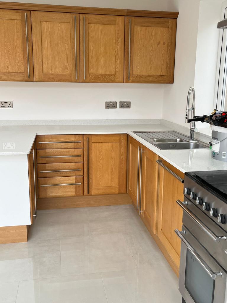 Crane Way, Twickenham TW2 5 bed semidetached house to rent £3,995