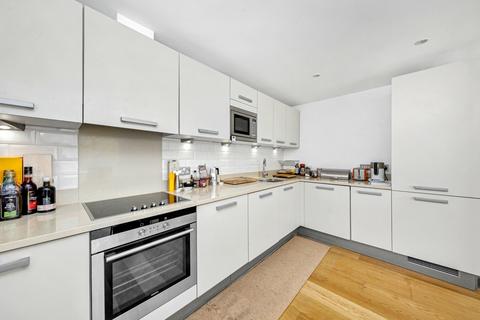 2 bedroom flat to rent - Water Gardens Square, London SE16