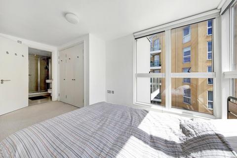 2 bedroom flat to rent - Water Gardens Square, London SE16