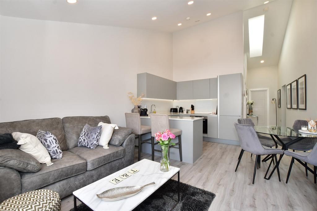 Kitchen / Lounge / Diner
