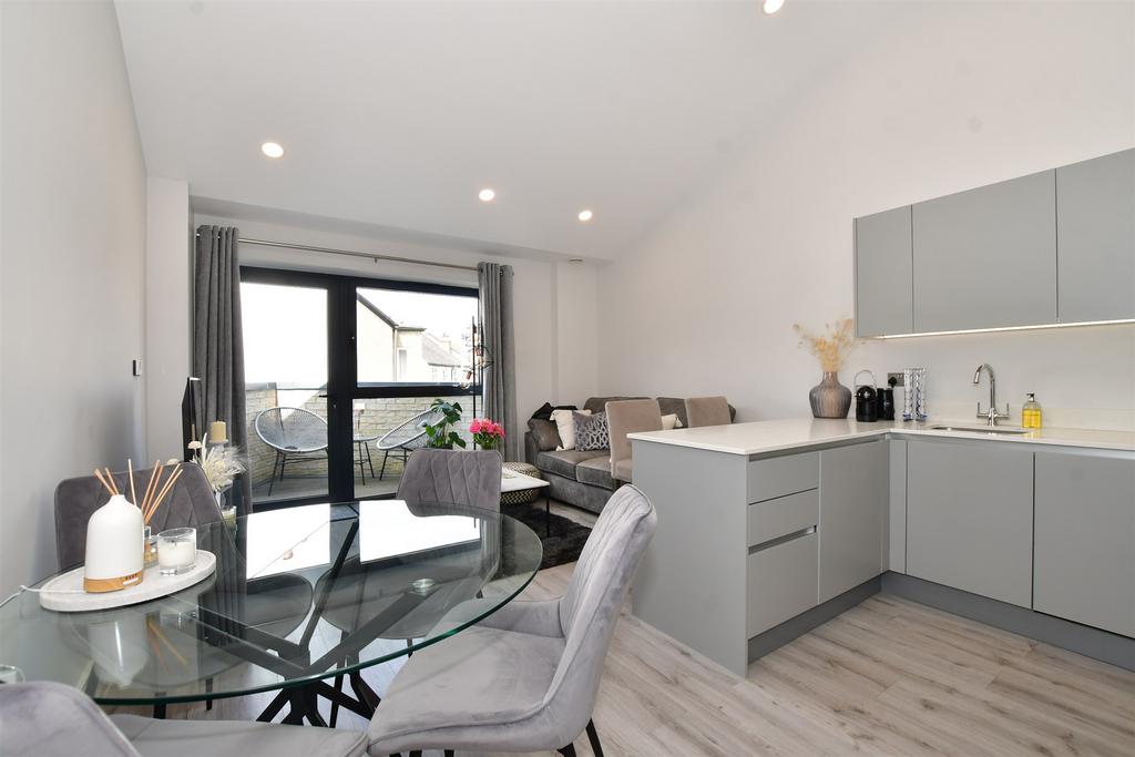 Kitchen / Lounge / Diner