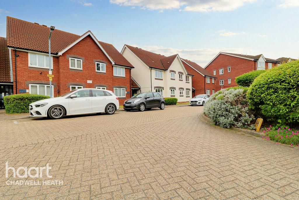 Cunningham Close, Romford 2 bed retirement property for sale £150,000
