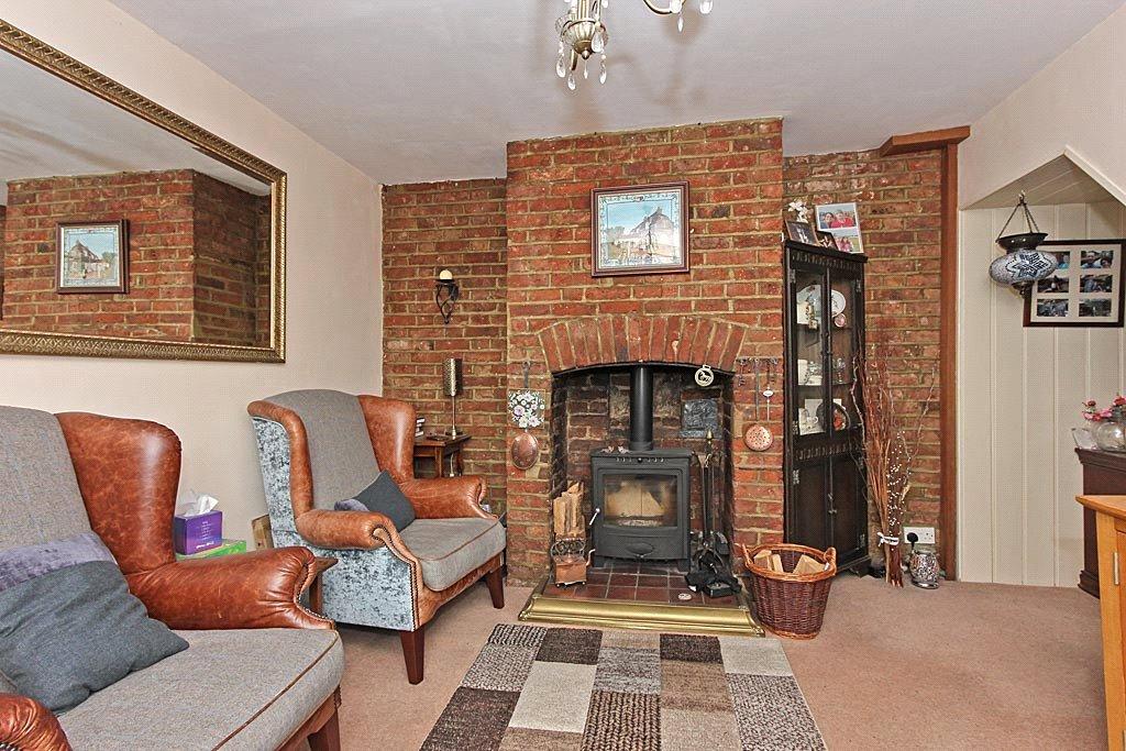 Cryalls Lane, Sittingbourne, Kent, ME10 3 bed semidetached house for