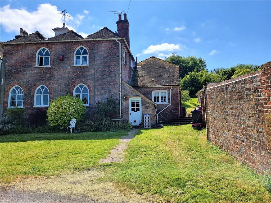 Crowood Lane, Ramsbury, Marlborough, Wiltshire, SN8 2 bed apartment to