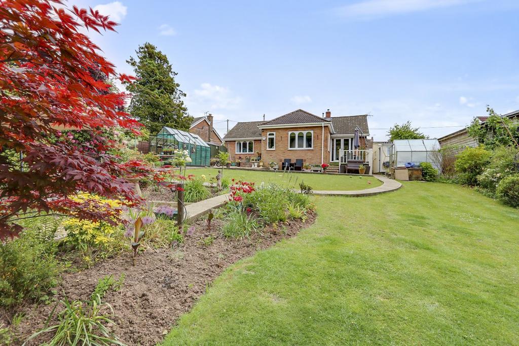 Allaston Road, Lydney... 3 bed detached bungalow £405,000