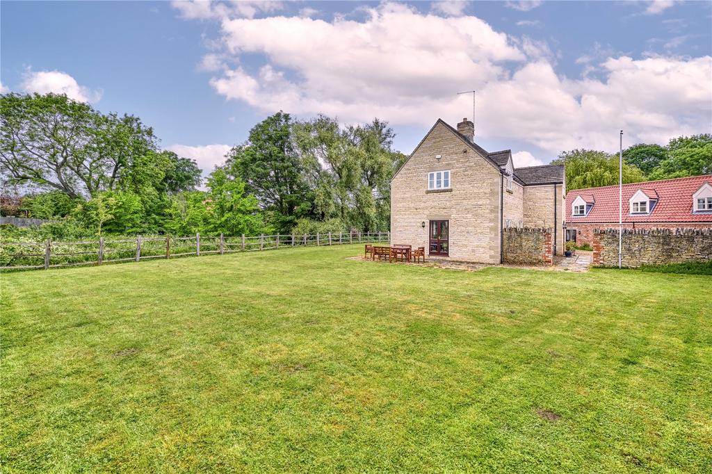 Hemington Road, Polebrook, Northamptonshire, PE8 6 bed detached house