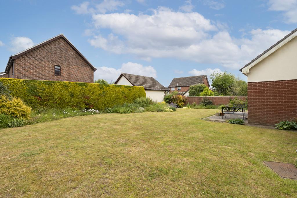 Keswick Road, Cringleford 4 bed detached house £2,100 pcm (£485 pw)