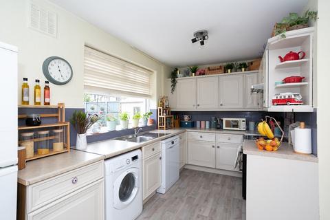 3 bedroom semi-detached house for sale - Leggatts Rise, Watford, Hertofrdshire, WD25