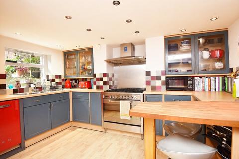 4 bedroom terraced house for sale, Haywra Street, Harrogate