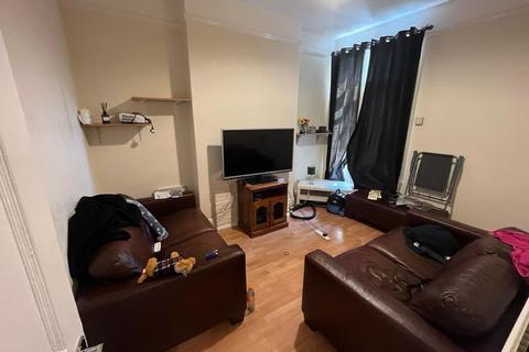 4 bedroom terraced house to rent, Beaconsfield Road, Leicester