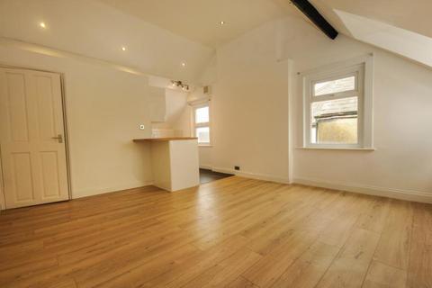 2 bedroom flat to rent, Dornton Road, South Croydon