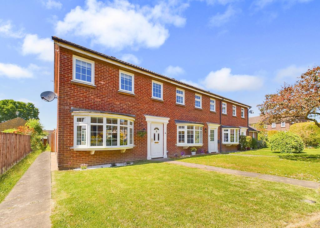 Thelton Avenue, Broadbridge Heath, Horsham 3 bed end of terrace house