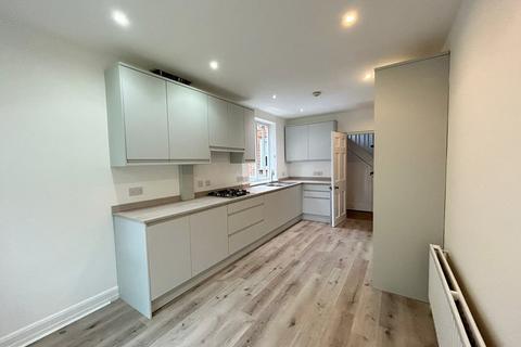 4 bedroom semi-detached house to rent, Upper Richmond Road, East Sheen