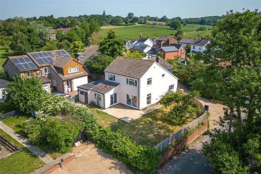 Hillick, Clapgate, Albury, Hertfordshire, SG11 4 bed detached house for