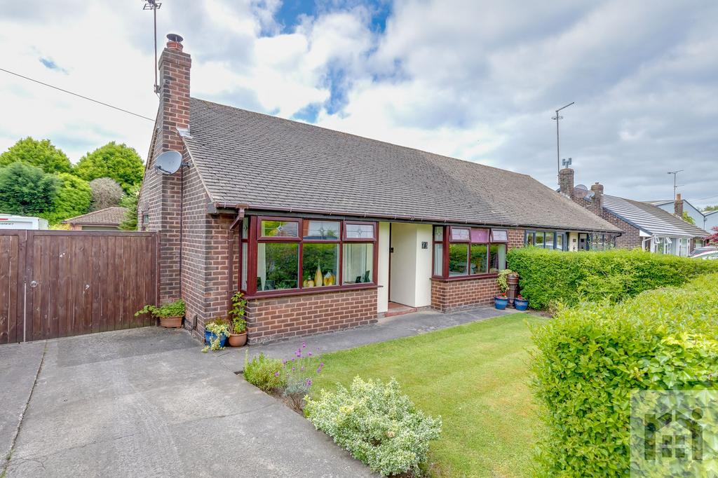 Hall Lane, Leyland, PR25 3YD 2 bed semidetached bungalow for sale £215,000