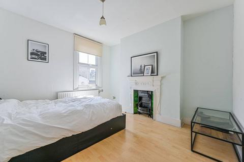 2 bedroom flat for sale - Tregothnan Road, Clapham North, London, SW9