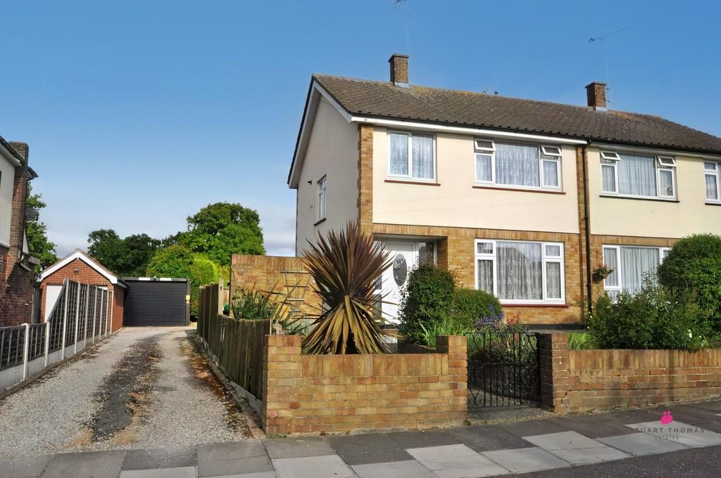 Avondale Drive, LeighonSea 3 bed semidetached house for sale £350,000