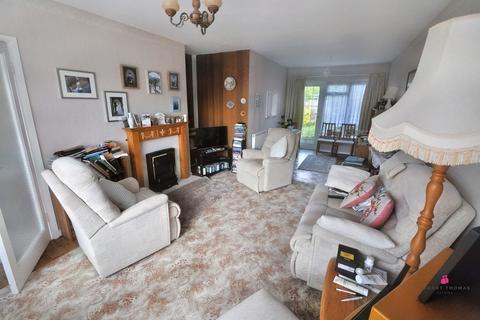 32 Avondale Drive, Leigh-on-sea, SS9 4HN